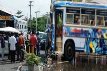 இரண்டு பேருந்துகள் நேருக்குநேர் மோதி கோர விபத்து - 40 பேர் வைத்தியசாலையில் அனுமதி