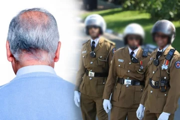 இலங்கையில் பொது மகனிடம் மண்டியிட்டு மன்னிப்பு கேட்ட பொலிஸ் அதிகாரிகள்