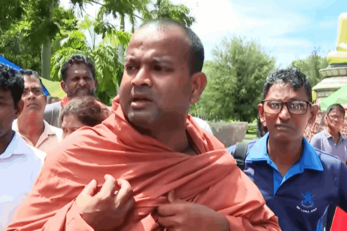 விகாரமகாதேவி பூங்காவிற்குள் நுழைந்துள்ள மர்ம நபர்கள்.. பதற்றத்தில் பிக்குகள் | Ganasara Thero Viharamahadevi Park Protest Police