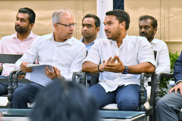 ஐக்கிய தேசியக் கட்சி தலைமையகத்தில் நாமல் ராஜபக்ச! | Namal At The United National Party Office ஐக்கிய தேசியக் கட்சி தலைமையகத்தில் நாமல் ராஜபக்ச! | Namal At The United National Party Office