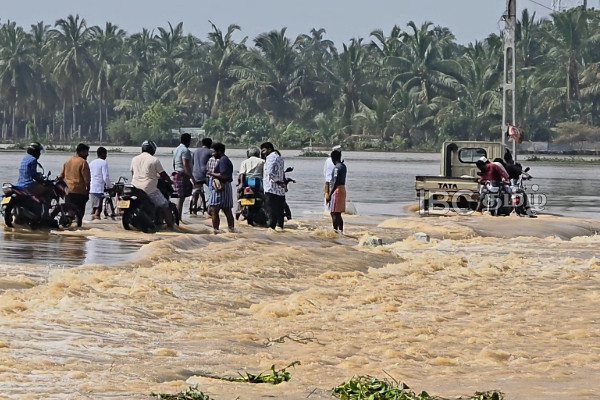திருகோணமலையை தாக்கிய பேரனர்த்தம் : பல்லாயிரக்கணக்கானோர் பாதிப்பு | Cyclone Ditwah Hits Trinco 84812 Persons Effected