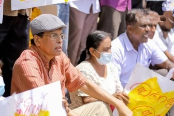 திடீரென போராட்டத்தில் இறங்கிய முன்னாள் ஜனாதிபதி!