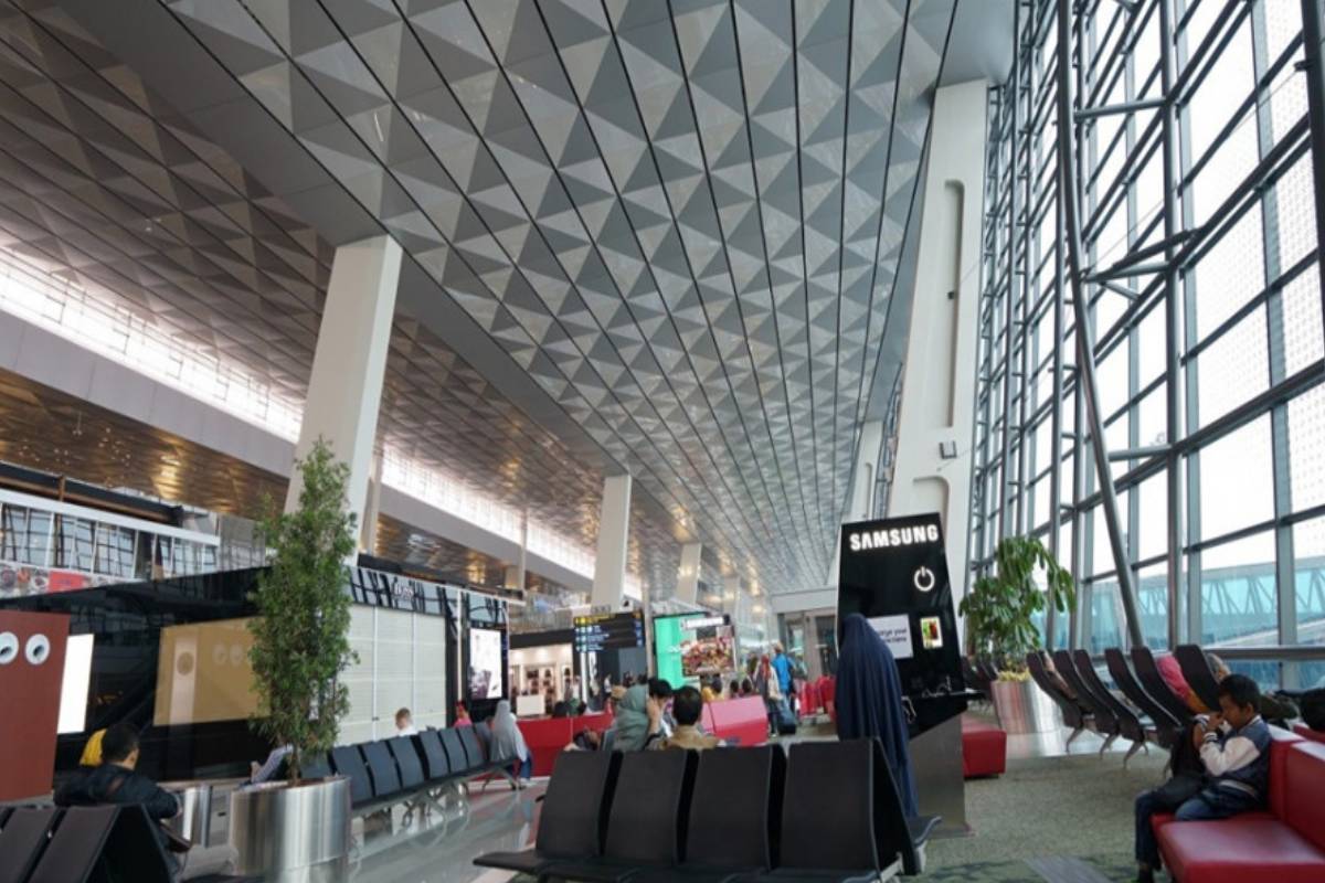 சர்வதேச விமான நிலையத்தில் இலங்கையரொருவர் கைது | Sri Lankan Arrested At International Airport