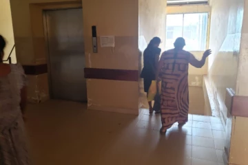 கிளிநொச்சி வைத்தியசாலையின் மின்தூக்கி இயங்காததால் கடும் சிரமத்துக்குள்ளாகிய நோயாளர்கள்