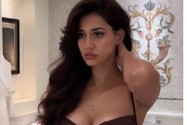 அப்படியே அங்கம் தெரிய டிரான்ஸ்பெரண்ட் ஆடையில் சூர்யாபட நடிகை!! முகம் சுளிக்க வைத்த திஷா பதானி... | Disha Patani Latest Over Glamour Photoshoot Post அப்படியே அங்கம் தெரிய டிரான்ஸ்பெரண்ட் ஆடையில் சூர்யாபட நடிகை!! முகம் சுளிக்க வைத்த திஷா பதானி... | Disha Patani Latest Over Glamour Photoshoot Post