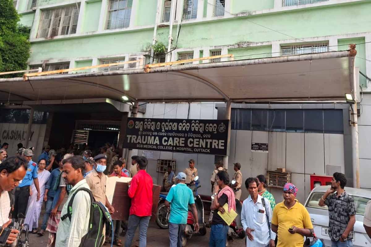 ஒடிசா அரசு மருத்துவமனையில் தீ விபத்து: 10 நோயாளிகள் மரணம் | Odisha Fire Accident 10 Dead ஒடிசா அரசு மருத்துவமனையில் தீ விபத்து: 10 நோயாளிகள் மரணம் | Odisha Fire Accident 10 Dead