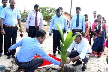 கிளிநொச்சிற்கு பயணம் மேற்கொண்ட அமைச்சர் (Photos)
