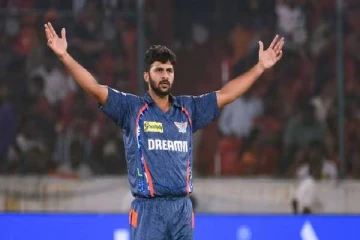 100வது போட்டியில் மோசமான 2 சாதனைகளை படைத்த ஷர்துல் தாக்கூர்