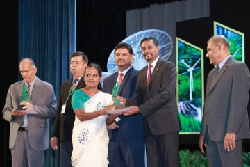 ஜனாதிபதியின் விசேட விருதை பெற்றுக்கொண்ட வடக்கின் தமிழ் பாடசாலை