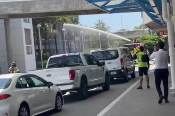 புளோரிடா விமான நிலையத்தில் தீ விபத்து