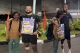 ஹர்திக் பாண்டியாவை சந்திக்க 2,400 கி.மீ தூரம் நடந்த ரசிகர்; வீடு வழங்குவதாக உறுதி