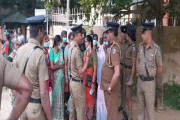 வவுனியாவில் காணாமல் ஆக்கப்பட்டோரின் உறவுகளை நோக்கி வசைபாடிய தமிழ் பொலிஸ் அதிகாரி