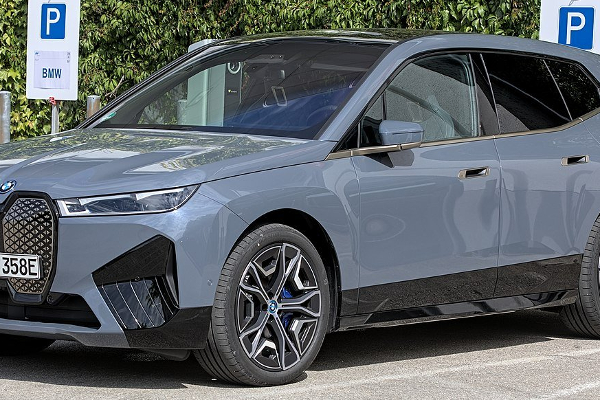 ‘’ பாரு பாரு கலர பாரு ‘’  - 'BMW' கொண்டு வந்த அசத்தல் 'TECHNOLOGY' - தமிழ்நாடு