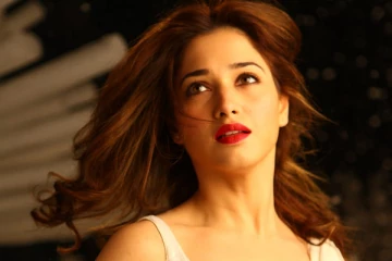 பிரபல நடிகருக்கு இரவு பார்ட்டியில் லிப் லாக் கொடுத்த தமன்னா.. வெளிவந்த நெருக்கமான வீடியோ