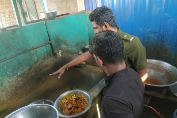 தமிழர் பகுதியில் சுகாதார சீர்கேட்டுடன் இயங்கிய உணவகங்கள்!