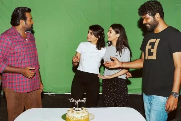 சிறந்த நடிகையாக சமந்தா தேர்வு - கேக் வெட்டிக் கொண்டாடிய விஜய் சேதுபதி, நயன்தாரா! வைரல் புகைப்படம்