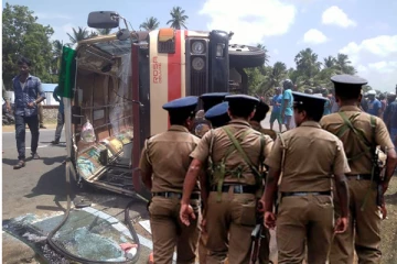 யாழில் பேருந்து - வான் மோதி கோர விபத்து: 9 பேருக்கு நேர்ந்த கதி (Video)