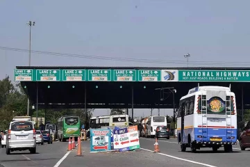 தமிழகத்தில் சுங்கச்சாவடி கட்டணம் உயர்வு: நள்ளிரவில் அமுல்