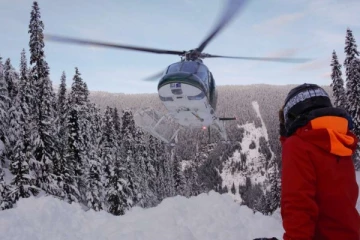 கனடாவில் ஹெலிகொப்டர் விபத்து : மூன்று பேர் பலி