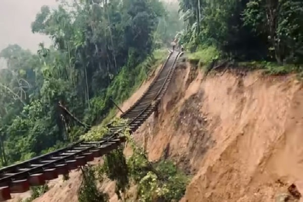 மலையகத்திற்கான தொடருந்து சேவைகள் உடனடி சாத்தியமில்லை | Two Months To Repair The Upcountry Railway Line