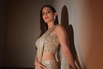 அனேகன் பட நடிகை அமைரா லேட்டஸ்ட் கிளாமர் போட்டோஷூட்