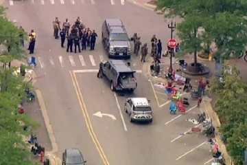 இரத்தக்களரியான சுதந்திரதின விழா... தப்பிய துப்பாக்கிதாரி