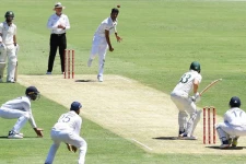 முதல் போட்டியிலேயே அபாரம்: நடராஜனுக்கு குவியும் பாராட்டு