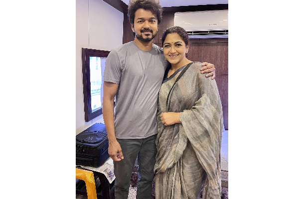 தளபதி விஜய் பிறந்தநாளில் குஷ்பு வெளியிட்ட புகைப்படம் - இந்த வயதில் இப்படியா? | Thalapathy Vijay Birthday Wishes Kushboo Tweet