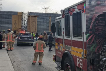 கனடாவில் வாகனமொன்று தொடருந்தில் மோதி விபத்து