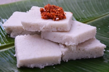 எரிபொருள் வாங்க காத்திருப்போர்க்கு பாற்சோறு