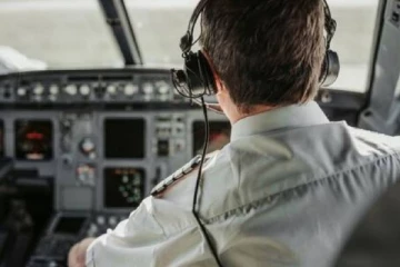 Mayday call என்றால் என்ன? அவசர காலங்களில் விமானிகள் ஏன் பயன்படுத்துகிறார்கள்?