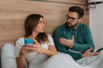 திருமணத்திற்கு பின் ஆபாசமாக உரையாட கூடாது; நீதிமன்றம் உத்தரவு