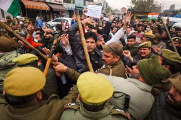 வகுப்பறையில் "ஜெய் ஸ்ரீ ராம்" எழுதிய மாணவன்...ஆசிரியர்களின் செயலால் வெடித்த போராட்டம்