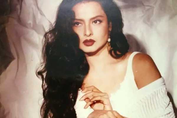 71 வயதான நடிகையின் ரூ. 100 கோடி பங்களா!! யார் அந்த நடிகை.. | Actress Rekha Basera House Prize 100 Crore