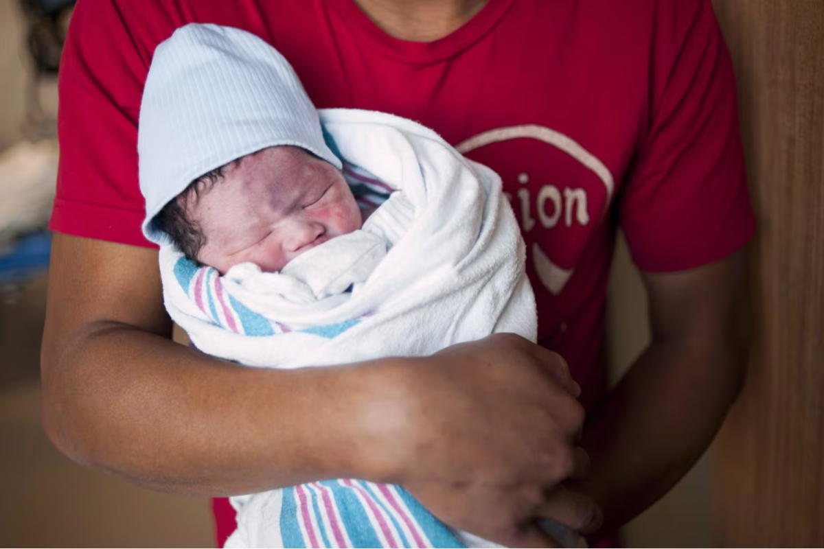 கனடாவில் தொடரும் குறைந்த பிறப்பு விகிதம்! | Canadas Fertility Rate Remains At A Record Low
