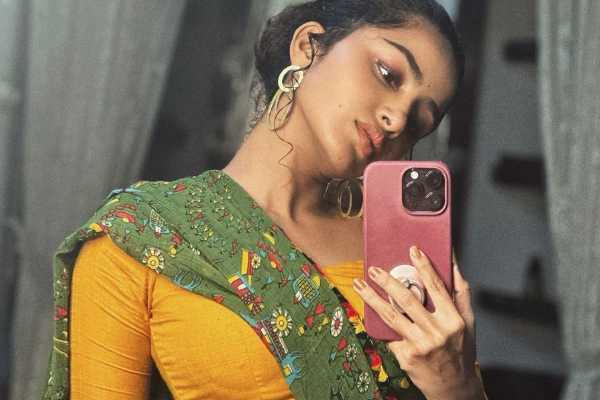 கருப்பு நிற சேலையில் மயக்கும் நடிகை அனுபமா பரமேஸ்வரன்!! புகைப்படங்கள் இதோ.. | Actress Anupama Parameshwaran Latest Saree Photos கருப்பு நிற சேலையில் மயக்கும் நடிகை அனுபமா பரமேஸ்வரன்!! புகைப்படங்கள் இதோ.. | Actress Anupama Parameshwaran Latest Saree Photos