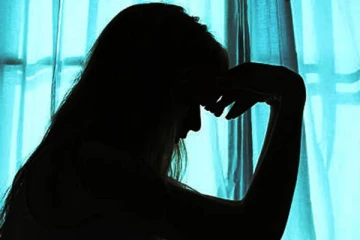 நண்பனின் மனைவி மீது பாலியல் வன்கொடுமை ; கணவன் மற்றும் சந்தேகநபர் கைது