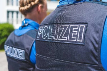 பாலியல் தொல்லை குறித்து புகார் அளித்த சுவிஸ் பெண்: தனிப்பட்ட புகைப்படம் அனுப்பிய பொலிஸ்காரர்