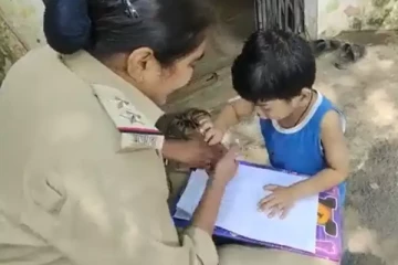 அம்மா அடிக்குறாங்க! புகார் கொடுத்த 3 வயது குழந்தை- ஷாக்கான போலீஸ்