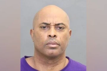 பணம் கொடுத்துவிட்டு, இதை யாரிடமும் கூறக்கூடாது என்றார்! கனடாவில் வீட்டில் இருந்த பெண்ணுக்கு நேர்ந்த கொடுமை