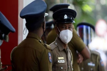 காதலுக்கு எதிர்ப்பு தெரிவித்த தந்தையை கொடூரமாக கொன்ற மனைவி - மகன்!