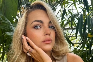 காதலை கைவிட்ட ஆத்திரத்தில் மாடல் அழகியை கொன்று சூட்கேசில் அடைத்த காதலன்