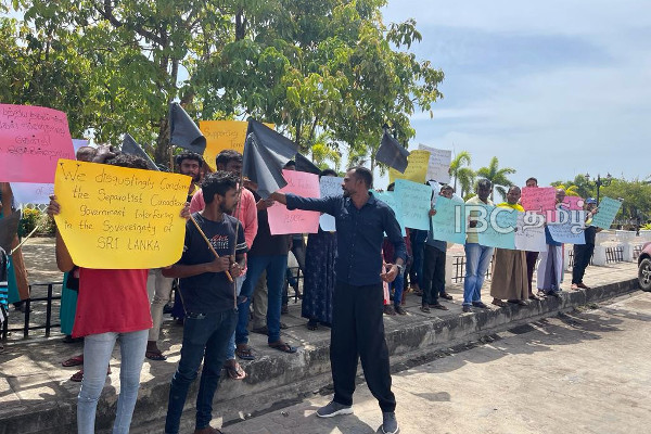 கனேடிய பிரதமர், தமிழ் எம்.பி ஆகியோரின் உருவப் பொம்மைகள் எரிப்பு | Sri Lanka Army War Crimes Canadian Prime Minister