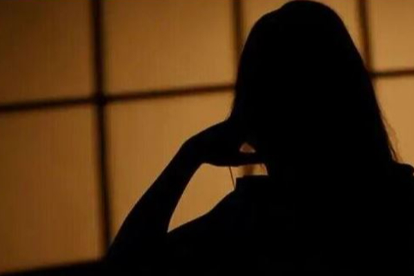 இரண்டு வருடமாக வீட்டில் இறந்து எலும்புக்கூடாக கிடந்த பெண்... யாரும் கண்டுகொள்ளாத அவலம்! - தமிழ்நாடு