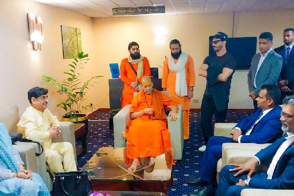 அயோத்தி தலைமை அர்ச்சகர் தலைமையிலான குழு இலங்கை வருகை | Ayodhya Temple Delegation Arrives In Sri Lanka