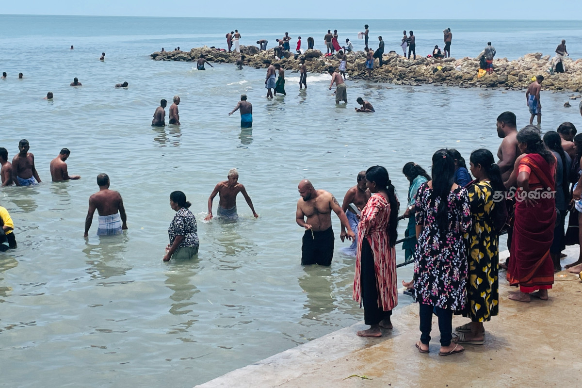 நாட்டின் பல பகுதிகளிலும் ஆடி அமாவாசை தினத்தை முன்னிட்டு விசேட நிகழ்வுகள் | Aadi Amavasya Theerthotsavam At Mamangeswarar