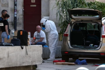 பிரான்சில் அரசு கட்டிடத்திற்குள் ராணுவ உடையில் நுழைந்த நபர் செய்த விடயம்: பொலிசார் அதிரடி