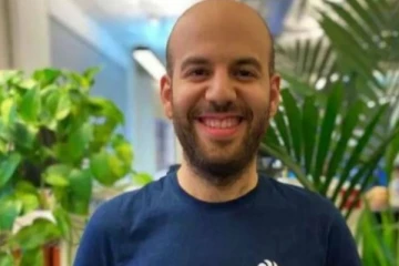 காதலியின் அறையில் இருந்து கொண்டே கோடி கோடியாய் சம்பாதித்த நபர்! அதுவும் இப்படியா?