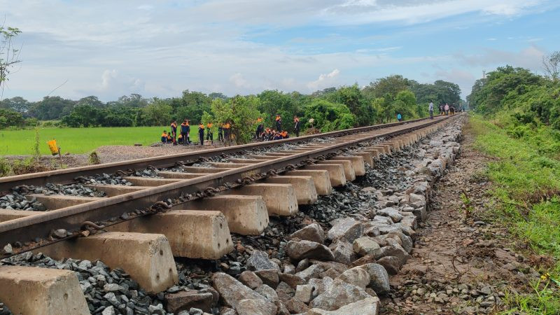 யாழ் - கொழும்பு தொடருந்து சேவையில் தொடரும் சிக்கல் 4 Gallery