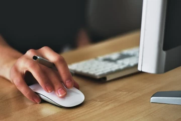 பிரித்தானியாவில் நான்கு நாள் வேலை திட்டத்திற்கு தயாரான 100 நிறுவனங்கள்